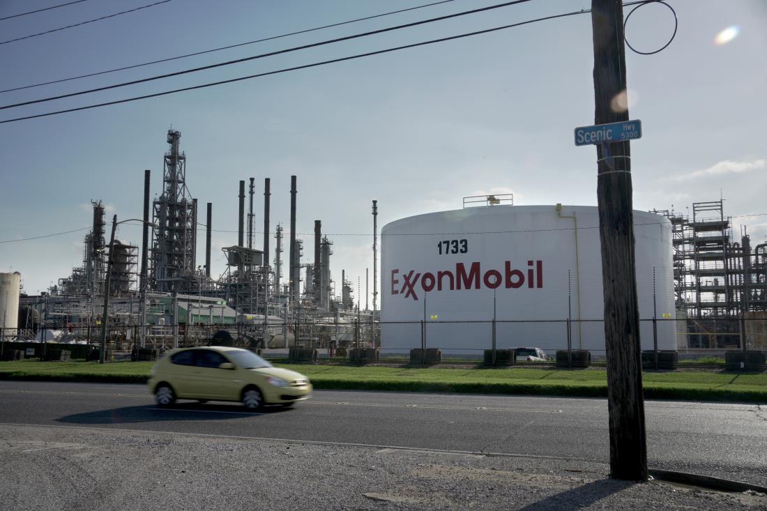 A view of the Exxo<em></em>nMobil Baton Rouge Refinery in Baton Rouge, Louisiana, U.S., May 15, 2021. REUTERS/Kathleen Flynn/File Photo