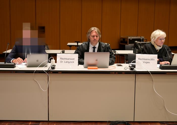 A former Volkswagen executive and his lawyers Marc Langrock and Annette Voges attend the start of his trial, charged with misco<em></em>nduct over his role in the carmaker's manipulation of diesel emissions testing, in Brunswick, Germany September 16, 2021. Former Chief Executive Winterkorn's trial will start at a later date. REUTERS/Fabian Bimmer/Pool