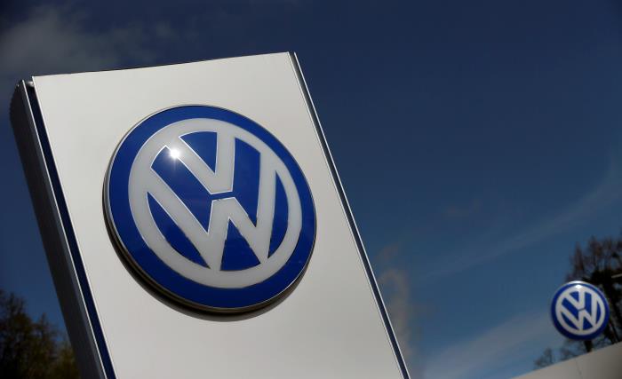 A Volkswagen logo is pictured at Volkswagen's headquarters in Wolfsburg, Germany, April 22, 2016. REUTERS/Hannibal Hanschke/File Photo