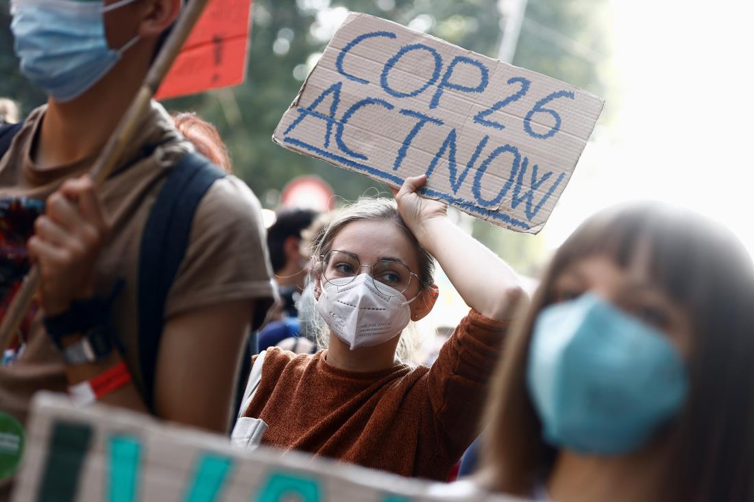 People take part in the 'Global march for climate justice' while enviro<em></em>nment ministers meet ahead of Glasgow's COP26 meeting, in Milan, Italy, October 2, 2021. REUTERS/Guglielmo Mangiapane