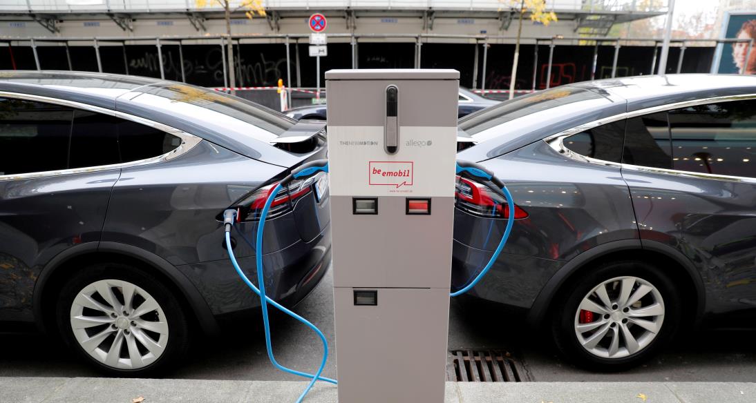 Tesla Model X electric cars recharge their batteries in Berlin, Germany, November 13, 2019.   REUTERS/Fabrizio Bensch/File Photo