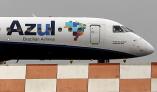 An Azul aircraft prepares for departure at Co<em></em>ngonhas airport in Sao Paulo, Brazil, November 24, 2015. REUTERS/Paulo Whitaker/File Photo