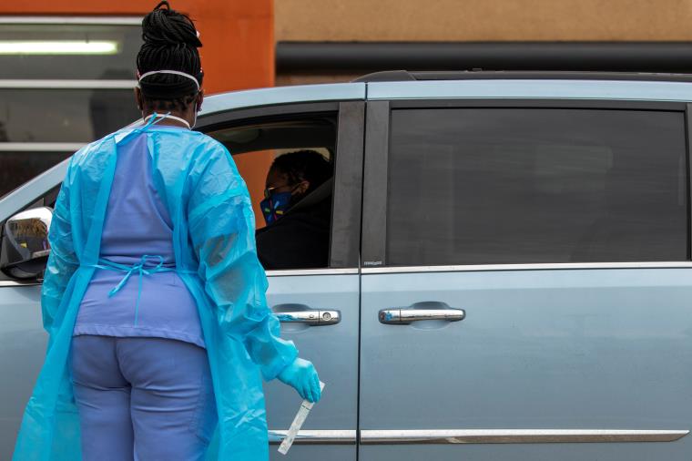 People with symptoms get tested for the coro<em></em>navirus disease (COVID-19) at a drive up testing center in Columbus, Ohio, U.S., December 2, 2021.  REUTERS/Gaelen Morse