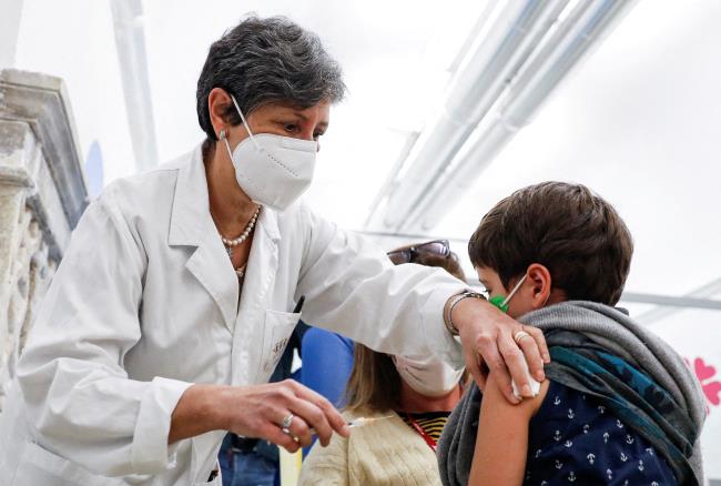 Manfredi, 5, receives his first dose of a coro<em></em>navirus disease (COVID-19) vaccine at Nuovo Regina Margherita Hospital, as Italy begins vaccinating 5-11 year-olds, in Rome, Italy December 15, 2021. REUTERS/Yara Nardi