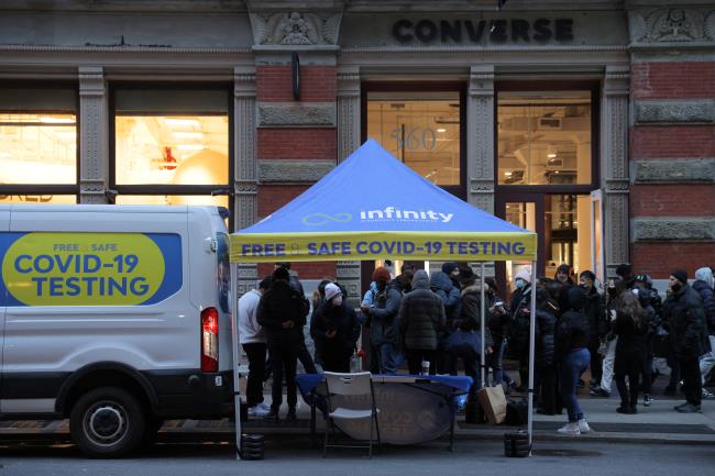 FILE  PHOTO: People queue for a COVID-19 test on Broadway in SoHo as the Omicron coro<em></em>navirus variant co<em></em>ntinues to spread in Manhattan, New York City, U.S., December 27, 2021. REUTERS/Andrew Kelly