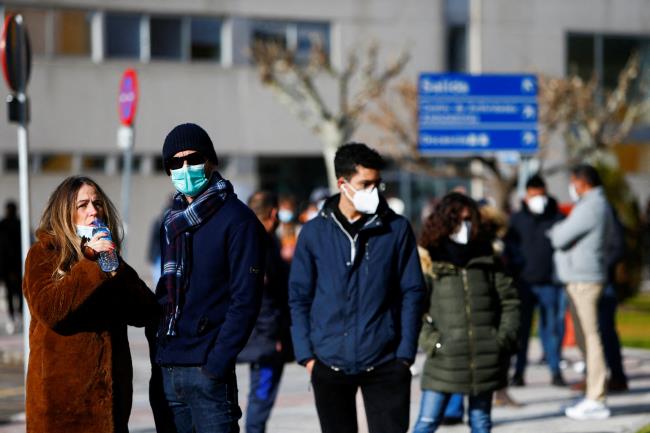 People queue to get tested for the coro<em></em>navirus disease (COVID-19) after the Christmas holiday break, amid the COVID-19 pandemic, at Doce de Octubre Hospital in Madrid, Spain December 27, 2021. REUTERS/Javier Barbancho