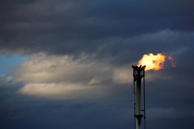 A flare burns off excess gas from a gas plant in the Permian Basin in Loving County, Texas, U.S., November 21, 2019. REUTERS/Angus Mordant