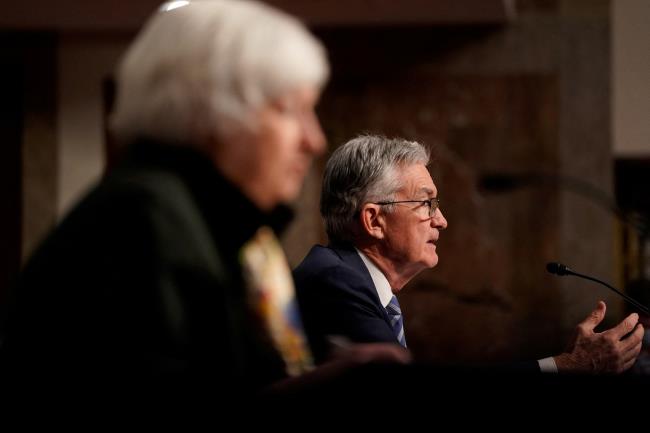 Federal Reserve Chair Jerome Powell testifies before a Senate Banking Committee hybrid hearing on oversight of the Treasury Department and the Federal Reserve on Capitol Hill in Washington, U.S., November 30, 2021. REUTERS/Elizabeth Frantz/File Photo