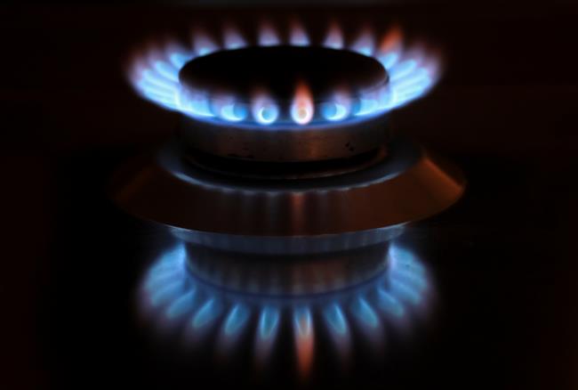 Flames from a gas burner are reflected on a cooker in a private home in Bad Ho<em></em>nnef near Bonn, Germany, October 11, 2021.  REUTERS/Wolfgang Rattay