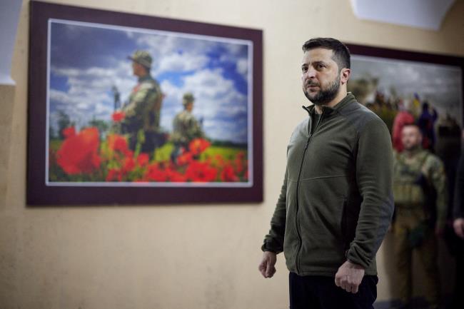 Ukraine's President Volodymyr Zelenskiy attends an award ceremony for members of the Natio<em></em>nal Guard in Kyiv