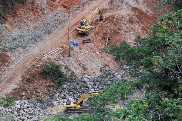 Gold mining plant by the Beni River