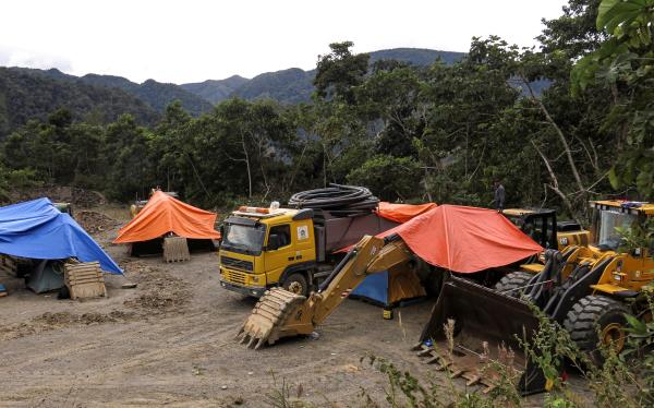 Gold mining plant by the Beni River