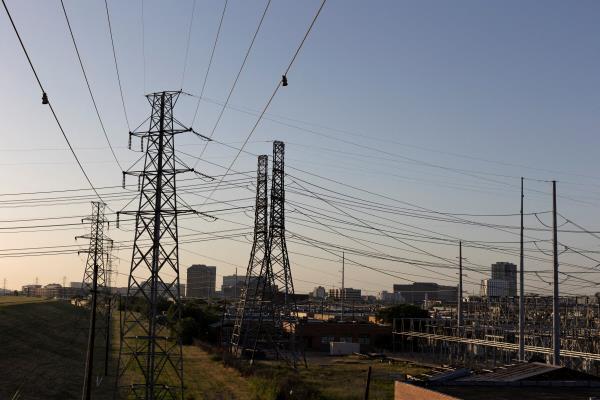 Hot weather bakes north Texas