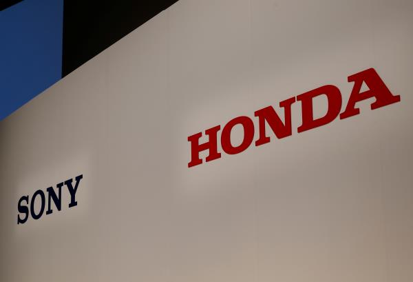 Sony Corp's and Ho<em></em>nda Motor's logos are pictured at their joint news co<em></em>nference venue in Tokyo