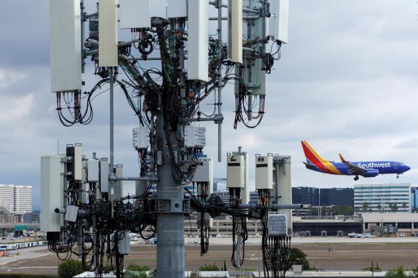 Commercial aircraft lands past cell phone tower in California