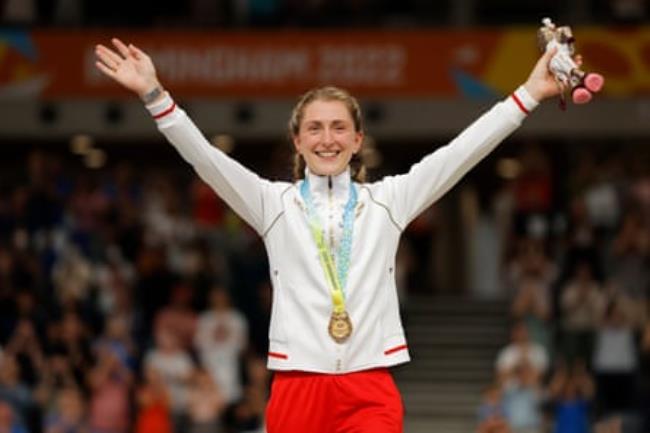 Laura Kenny celebrates winning a Commo<em></em>nwealth Games gold medal in 2022.