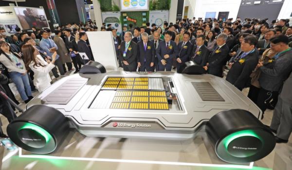LG　Energy　Solution's　EV　battery　system　displayed　at　Interbattery　2024　in　March