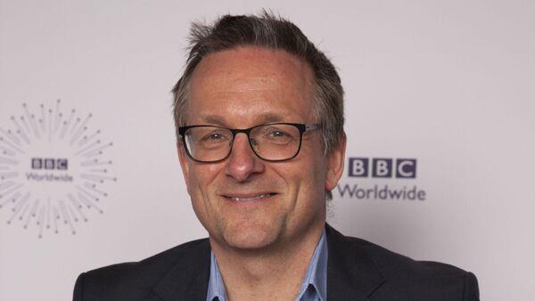 Divers look for Michael Mosley as search intensifies on Greek island