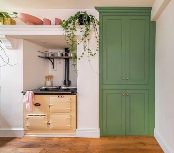 Rustoleum kitchen cupboard paint in Jasper Green, 750ml, €40, 750ml, suppliers include Woodie's DIY.