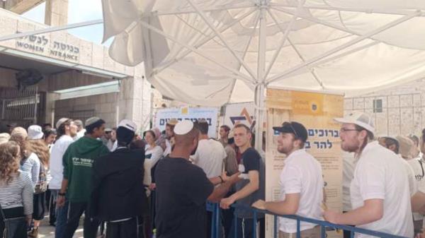 Israeli Jews gather to celebrate 'flag day' in Jerusalem