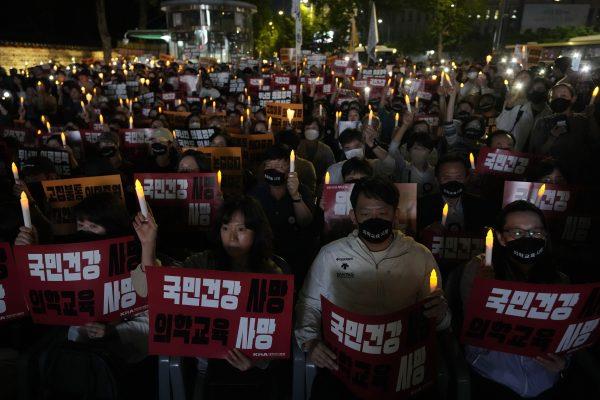 Why Doctors Are Against South Korea's Expansion of Medical School Admissions