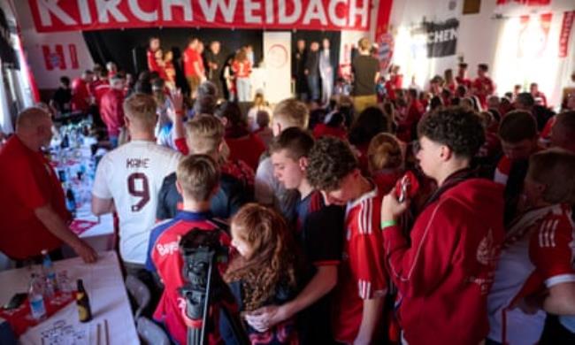 Fans queue to go on stage during Harry Kane’s visit to the Bayern Munich supporters’ club in Kirchweidach.