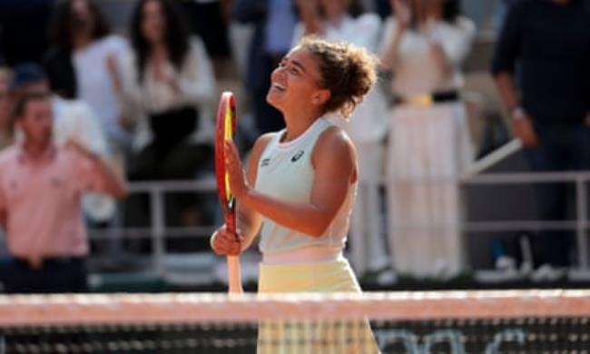 Jasmine Paolini celebrates her women’s single semi-final victory against Mirra Andreeva at the French Open on 6 June 2024