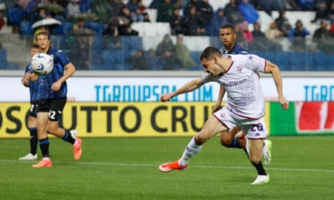 Andrea Belotti scores Fiorentina’s opening goal against Atalanta in Serie A’s final game. What a strange season it’s been for the striker.