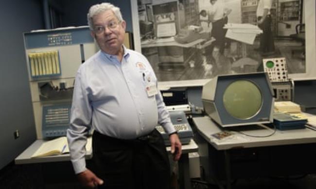 Pio<em></em>neering … Steve Russell at the Computer History Museum, California, 2011. Russell stands in front of Digital PDP-1, a computer game he developed in the early 1960s.