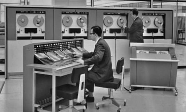 In the 1950s mainl<em></em>ink computers took up whole rooms and used punch cards to input computer programs – a laborious process