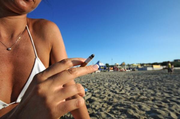 Girl,Smoking,On,The,Beach