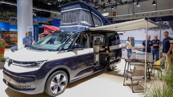 2023 Dusseldorf Caravan Salon - Ford Ranger pickup with roof tent