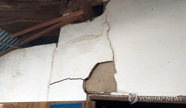 A photo, provided by the Jeo<em></em>nbuk Fire Service, shows a cracked warehouse wall near wher<em></em>e the earthquake hit on June 12, 2024. (PHOTO NOT FOR SALE) (Yonhap)