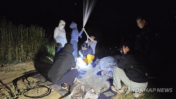 This photo, provided by the North Korean People's Liberation Front, a civic group, on June 8, 2024, shows its members sending anti-Pyo<em></em>ngyang leaflets on Gangwha Island off the west coast, toward North Korea on the previous day. (PHOTO NOT FOR SALE) (Yonhap)