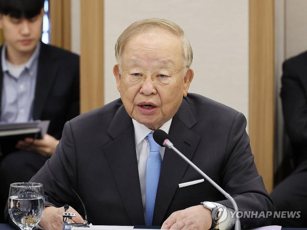 Sohn Kyung-shik, chairman of the Korea Enterprises Federation, speaks at a meeting of corporate managers held in Seoul on May 9, 2024. (Yonhap)