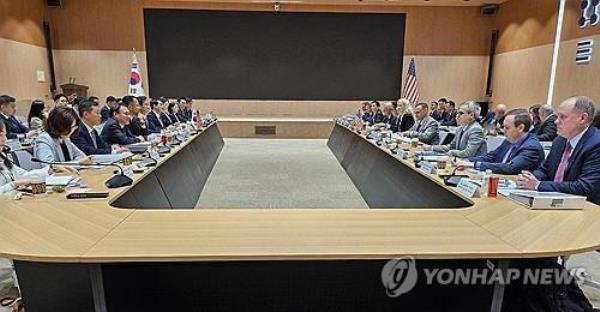 South Korean and U.S. officials leading the negotiations on defense cost sharing hold their second round of talks at the Korea Institute for Defense Analysis in Seoul on May 21, 2024, in this photo provided by the foreign ministry. (PHOTO NOT FOR SALE) (Yonhap) 