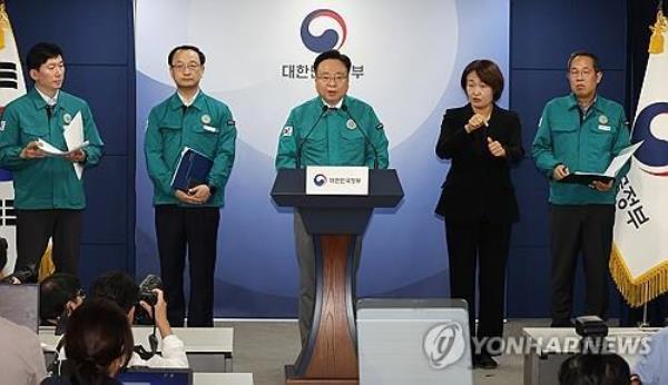 Health Minister Cho Kyoo-hong speaks during a press briefing in Seoul on June 4, 2024. (Yonhap)