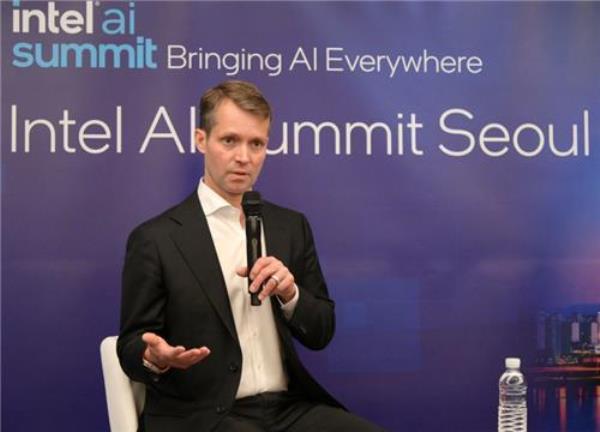 Justin Hotard, executive vice president and general manager of Intel's Data Center and AI Group, speaks at the Intel AI Summit held in Seoul on June 5, 2024, in this photo provided by the company. (PHOTO NOT FOR SALE) (Yonhap)