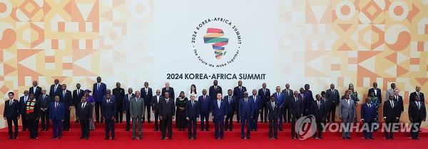 President Yoon Suk Yeol and delegates from 48 African nations pose for a photo during the Korea-Africa Summit held at KINTEX in Goyang, north of Seoul, on June 4, 2023. (Yonhap) 