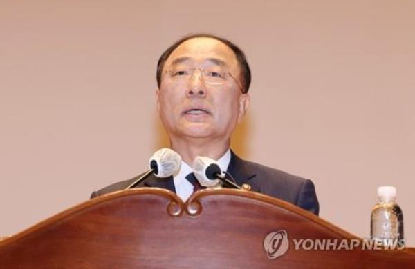 This file photo shows former Finance Minister Hong Nam-ki. (Yonhap)