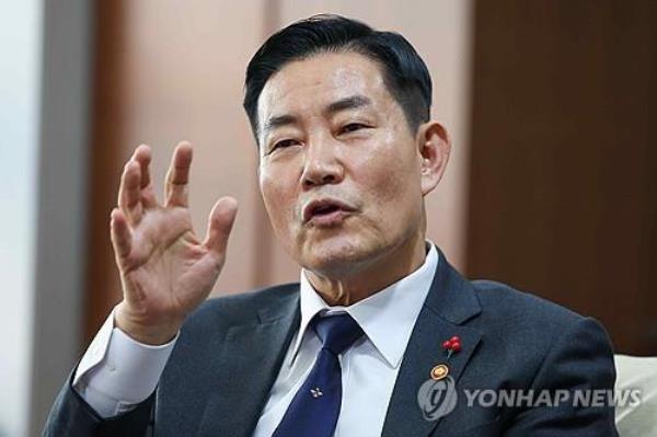 A file photo of Defense Minister Shin Won-sik (Yonhap)