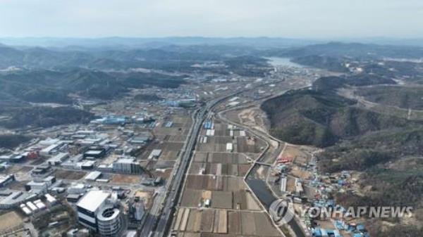 This photo, provided by the city of Yo<em></em>ngin on May 24, 2024, shows a site for a natio<em></em>nal industrial zone for system semiconductors. (PHOTO NOT FOR SALE) (Yonhap)