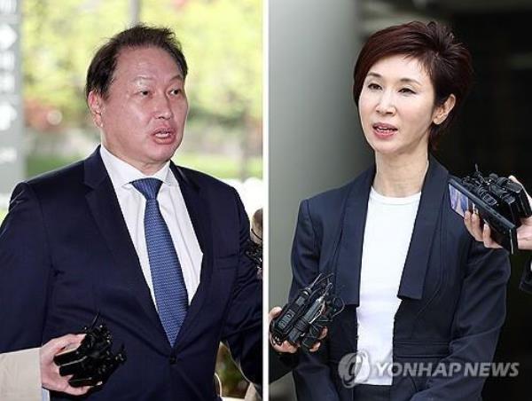 SK Group Chairman Chey Tae-won (L) and Roh So-young (Yonhap)