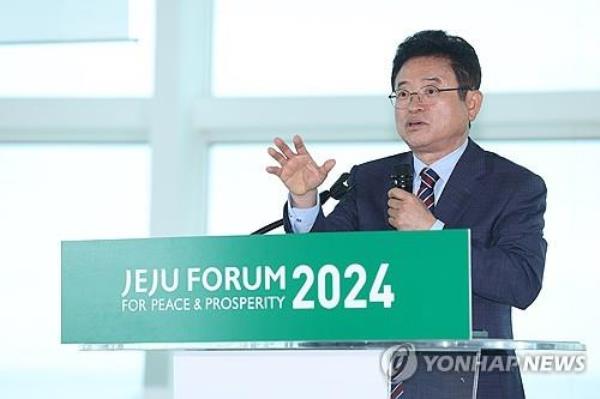 North Gyeo<em></em>ngsang Province Gov. Lee Cheol-woo speaks during a session of the city's global branding policy for globalization at the Jeju Forum for Peace and Prosperity, an annual internatio<em></em>nal peace forum held on South Korea's southern resort island of Jeju, on May 31, 2024. (Yonhap)