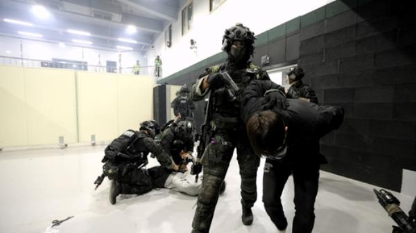 This undated file photo provided by the Office for Government Policy Coordination shows an anti-terrorism drill. (PHOTO NOT FOR SALE) (Yonhap)