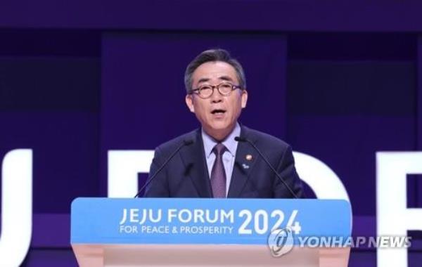 Foreign Minister Cho Tae-yul speaks during an opening speech for the banquet dinner at the Jeju Forum for Peace and Prosperity, an annual internatio<em></em>nal peace forum held on South Korea's southern resort island of Jeju, on May 30, 2024. (Yonhap) 