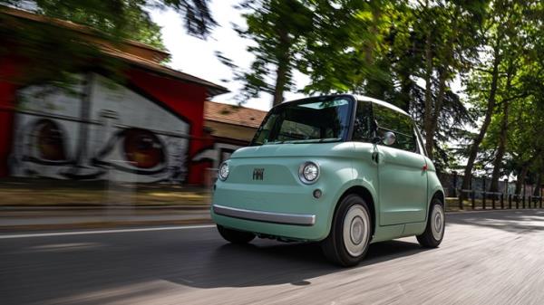 Fiat Topolino: front three driving, blue paint, Italian town