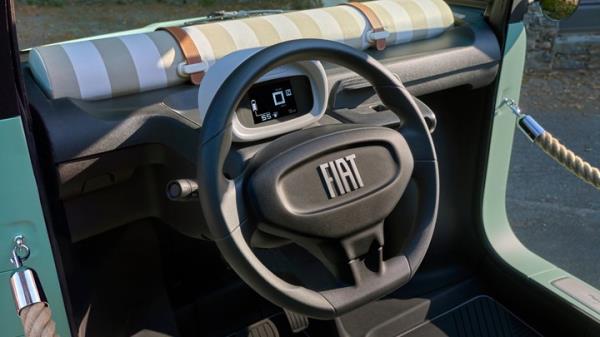Fiat Topolino Dolce Vita: dashboard and steering wheel