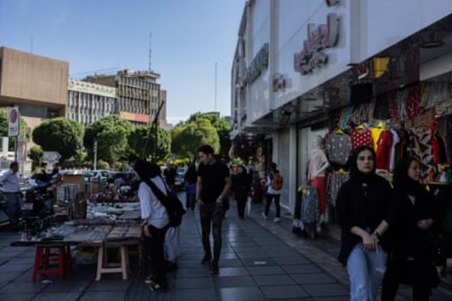 Street scene in central Tehran near the university.
