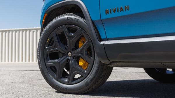 003 2025 Rivian R1S Tri Max Wheel